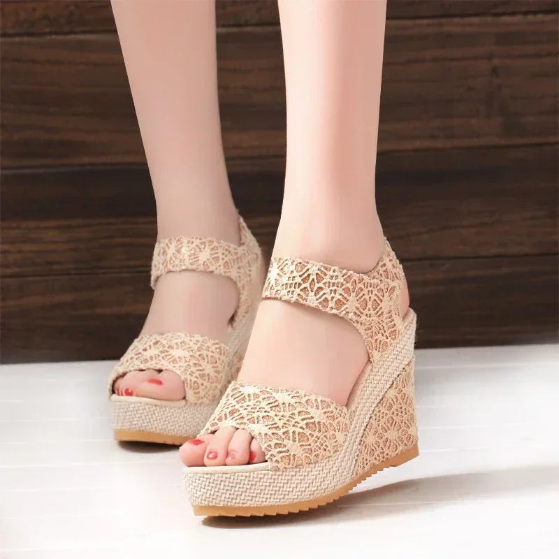 Comfortable Summer wedge with Rhinestones