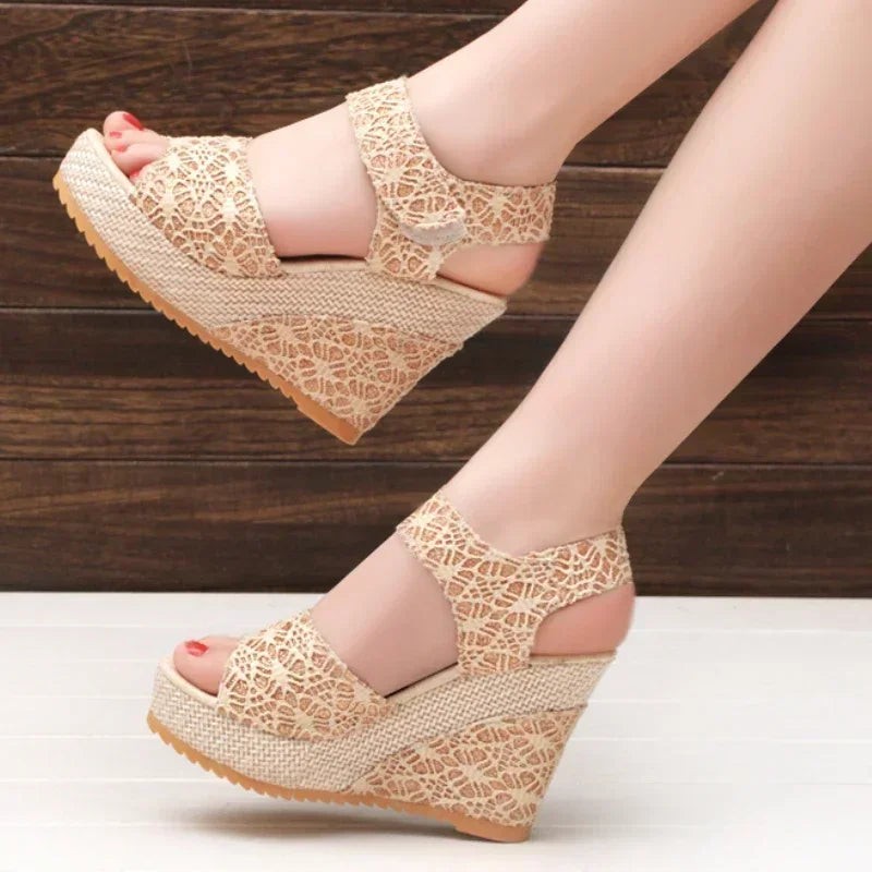 Comfortable Summer wedge with Rhinestones