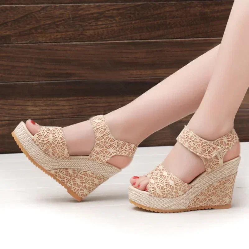 Comfortable Summer wedge with Rhinestones