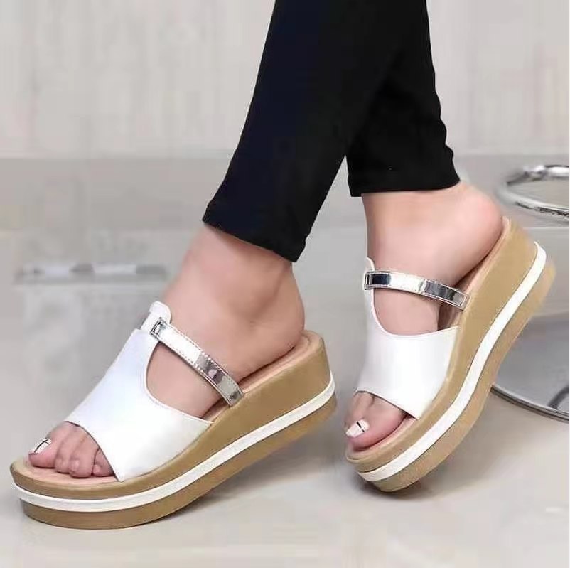 Slippers With Wedge Heel And Thick-soled Large Size Car Line Slipper